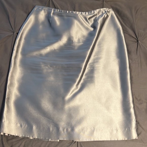 Noviello-Bloom Silk Skirt Suit - Picture 5 of 12